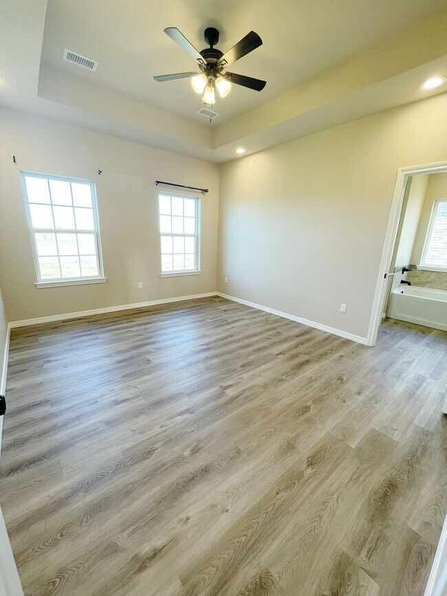 Building Photo - 433 Venus Rd