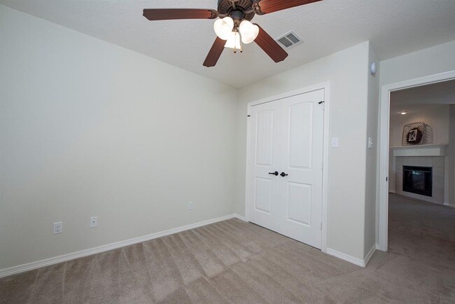 Building Photo - 119 Golfview Ct