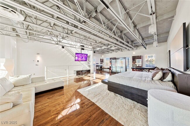 Building Photo - 5691 Deer Creek Falls Ct
