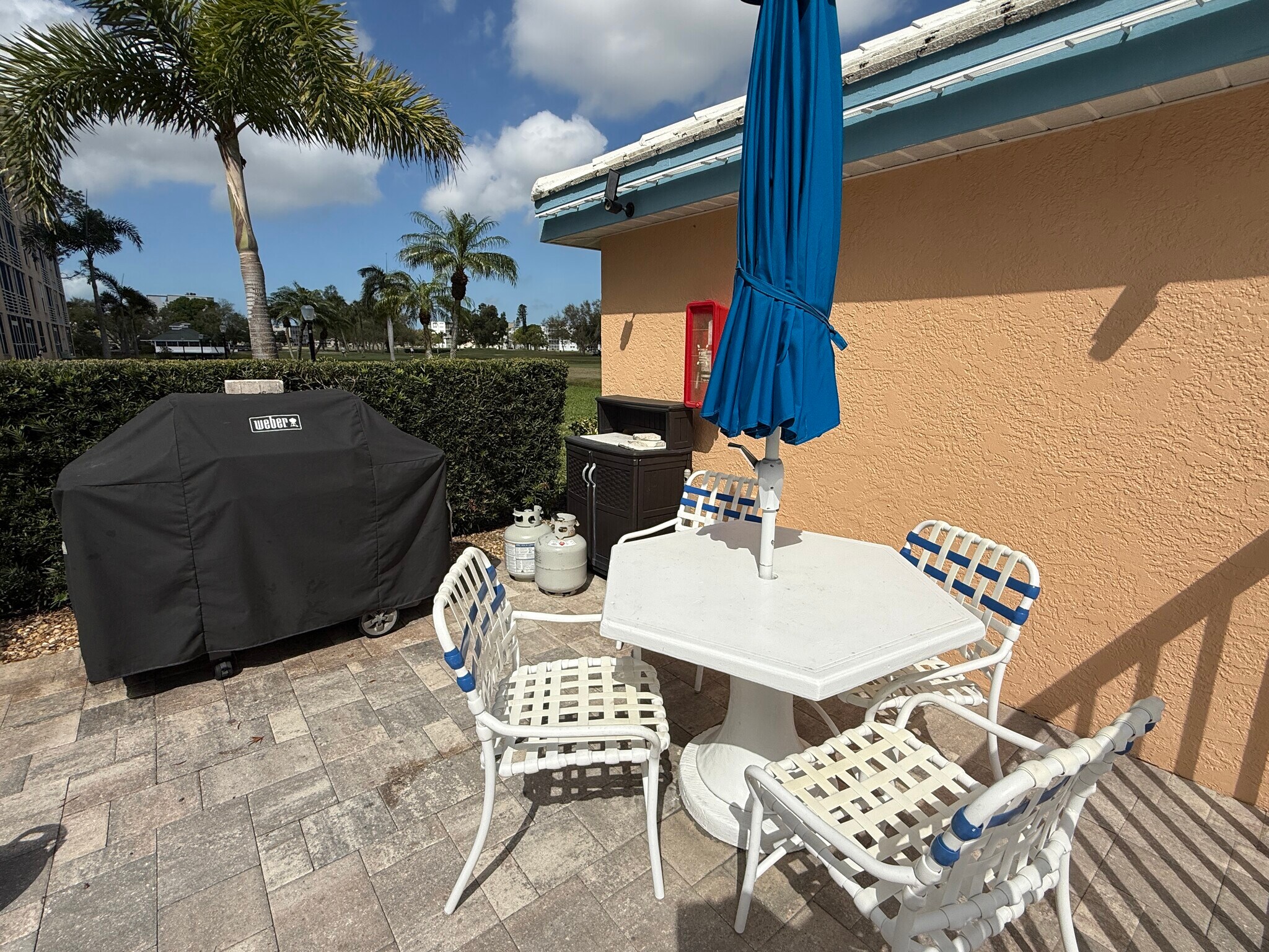 Community Grill - 4530 Pinebrook Cir