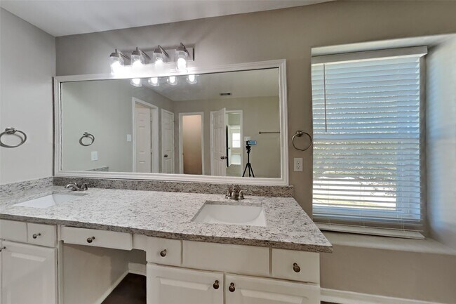 Building Photo - 3131 Zephyr Glen Way