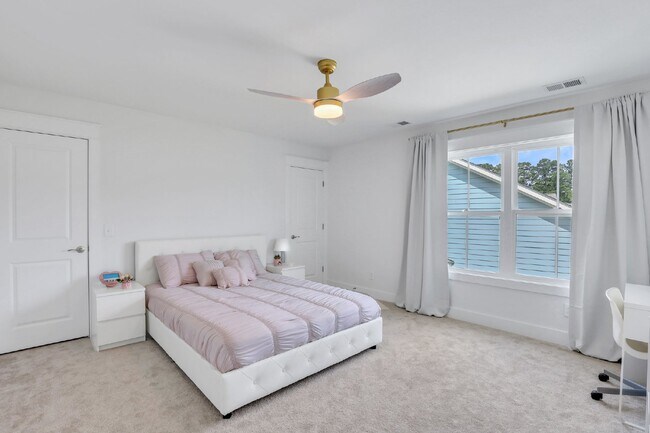 Building Photo - "Lagoon view in Lawton Station - Spacious ...
