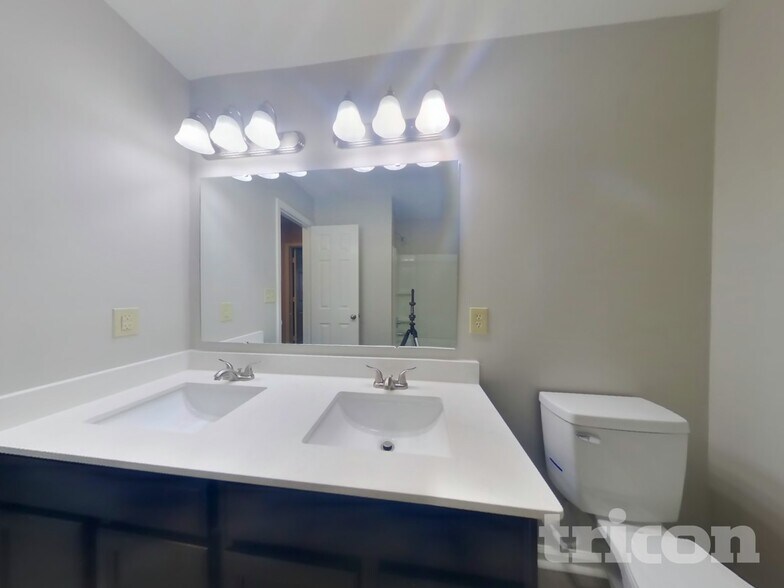 Building Photo - 1228 Saticoy Ct