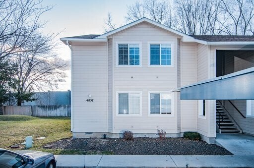 Primary Photo - Remodeled 2 Bed 1 Bath! Close to freeway, ...