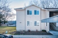 Building Photo - Remodeled 2 Bed 1 Bath! Close to freeway, ...