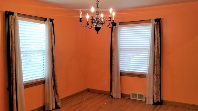 Building Photo - CHECK ME OUT!  3 Bedrooms, 2 Full Baths, B...