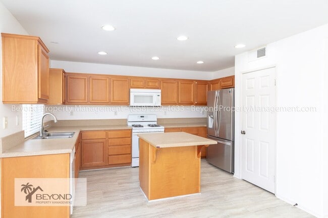 Building Photo - ***SOLAR***GATED ACCESS***2 CAR GARAGE***P...