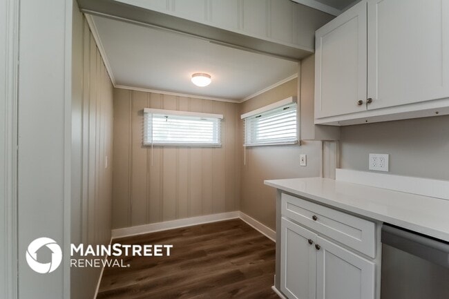 Building Photo - 607 Lindsay Ave