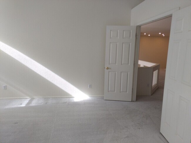 Building Photo - 3213 E Rosemonte Dr