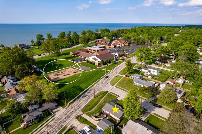 Building Photo - 126 Beachwood Ave