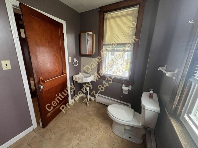 Building Photo - 4 BR Home in Red Lion School District