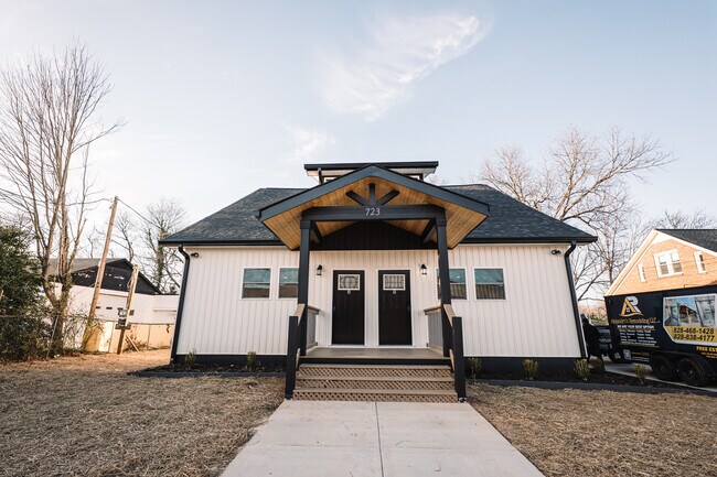 Building Photo - UNIT B