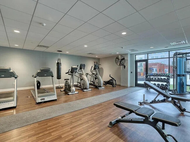 Building Photo - 215 E Pleasant St