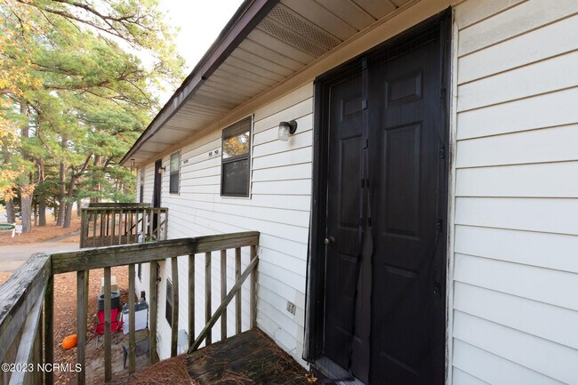 Building Photo - 106 Ravenwood Dr
