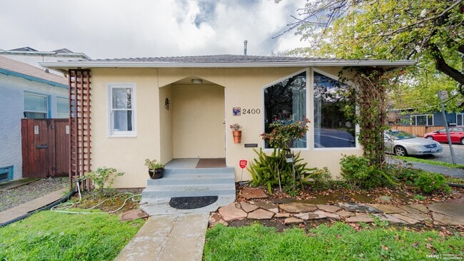 Building Photo - 2400 Bonar St