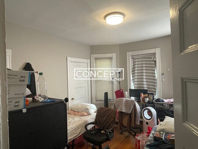 Building Photo - 65 Hillside St