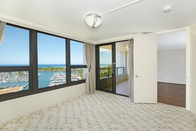 Building Photo - Comfortable Living in the Heart of Honolul...