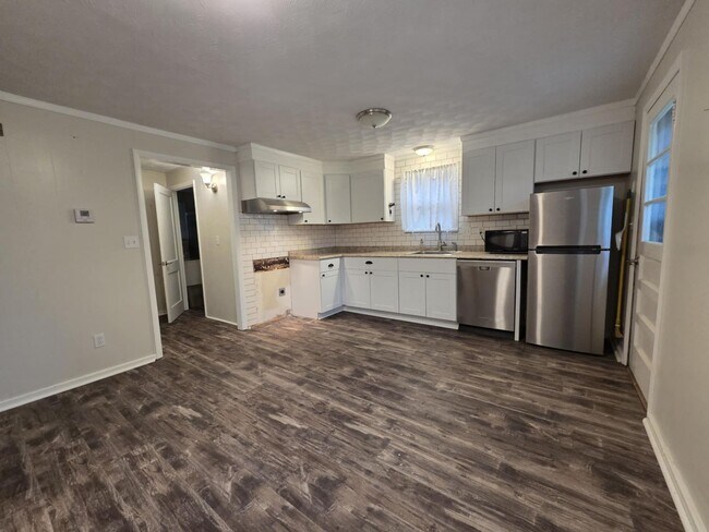 Building Photo - Spacious Home for Rent!