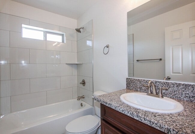 Building Photo - 1251 Barzona Ave