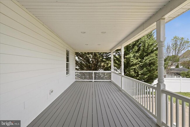 Building Photo - 102 Bramble Ct