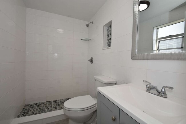 Building Photo - 511 North Central Avenue