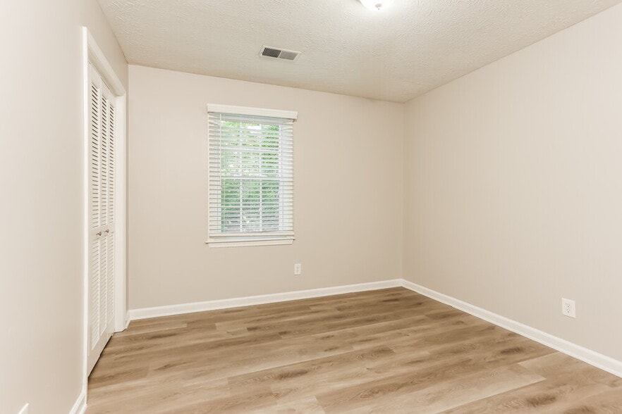 Building Photo - 2280 Whitebluff Way