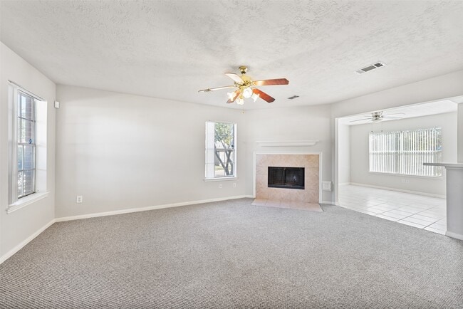 Building Photo - 17103 Canterbury Green Ct