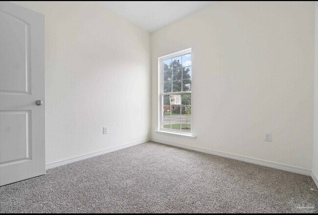 Building Photo - 801 E Gonzalez St