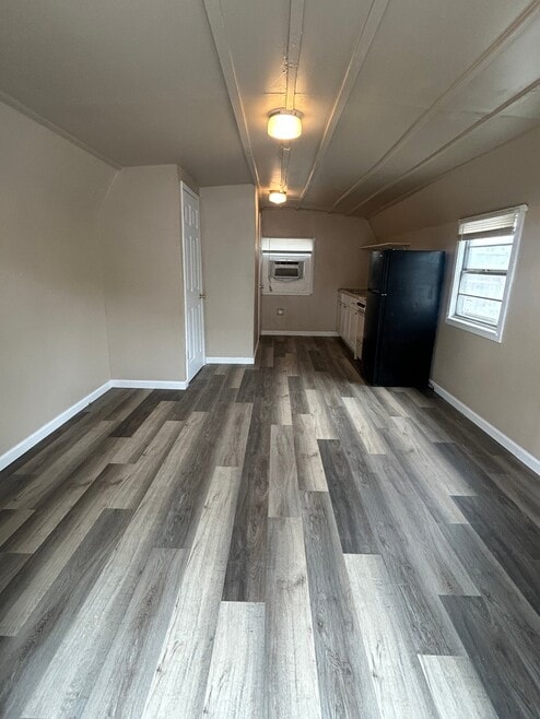 Building Photo - 808 W Cypress Ave