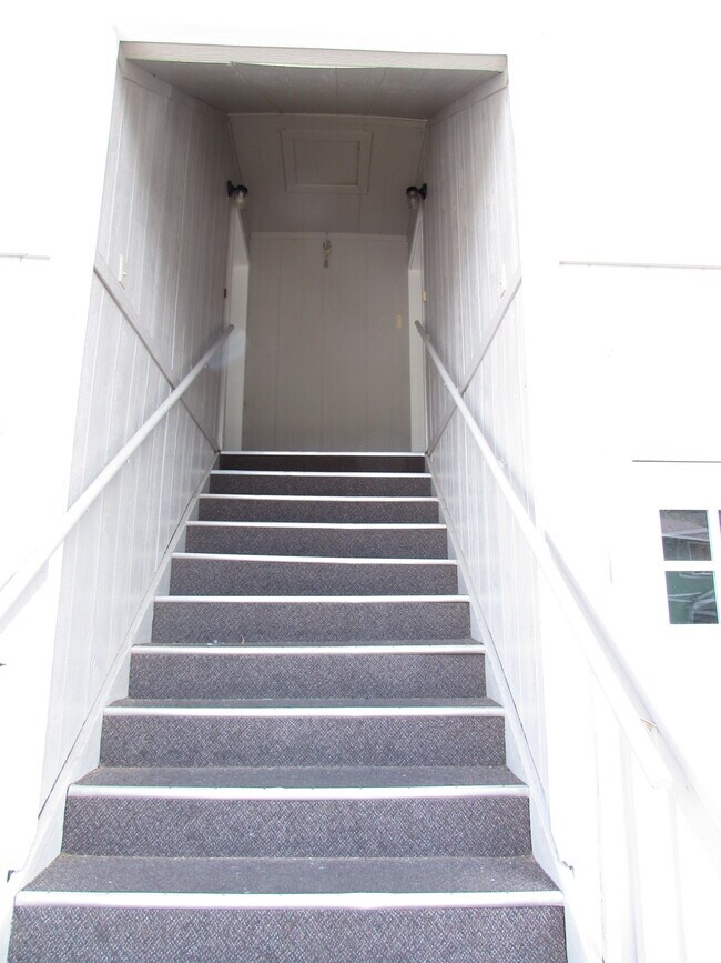 Building Photo - 3289 Lombardy Ln