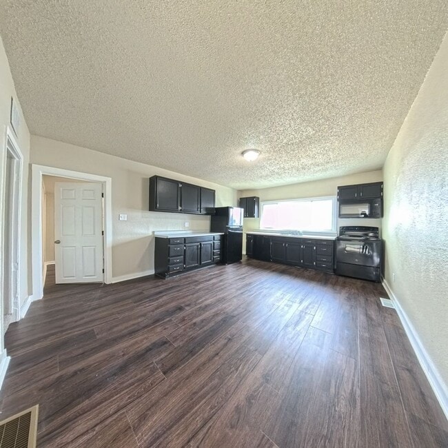 Building Photo - Newly remodeled 3 bedroom 2 bathroom home-Located in Jefferson
