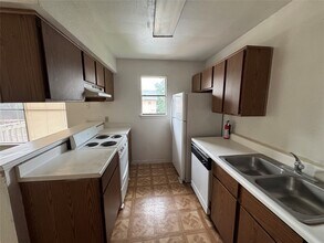 Building Photo - 3213 Hirschfield Rd