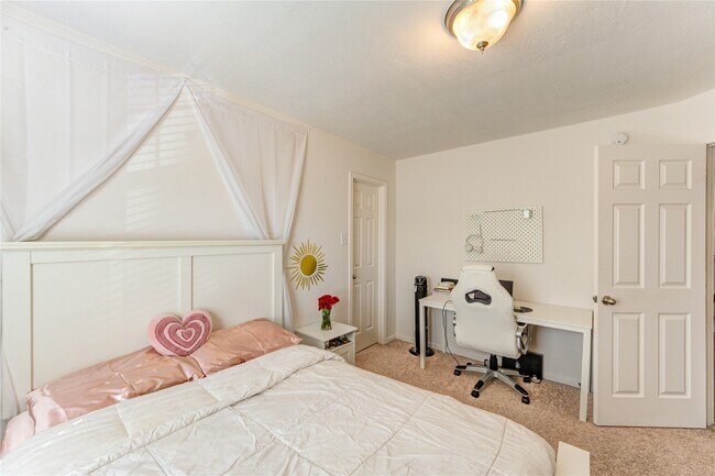 Building Photo - 25210 Hazel Ranch Dr