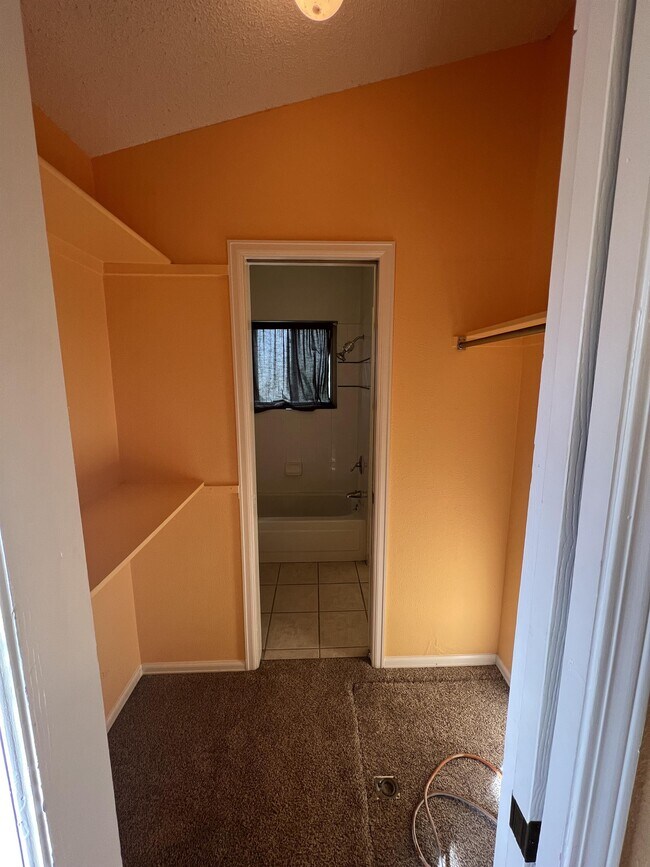 Building Photo - 886 London Green Way