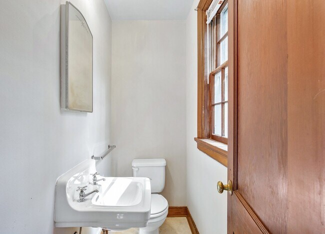 Building Photo - 2 BR, 1.5 BA, Basement, Granite Hills Area