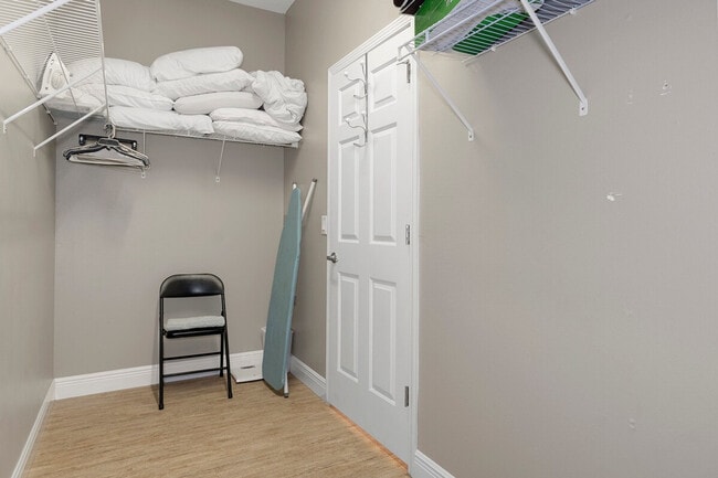 Building Photo - 4 Waterside St