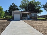 Building Photo - 312 S Rose Hill Rd