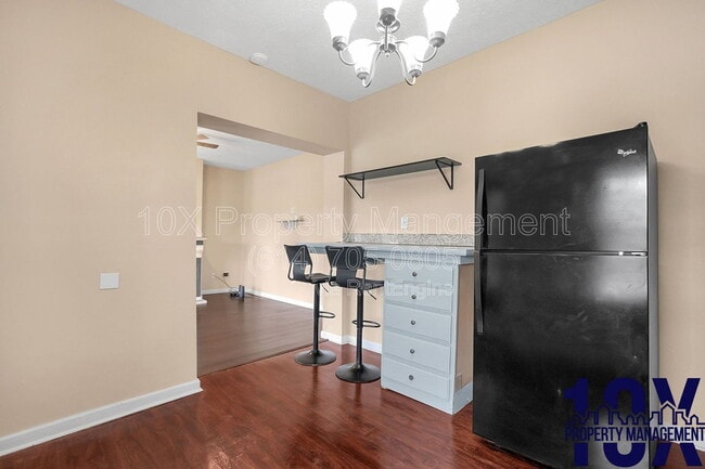 Building Photo - 1652 Summit St