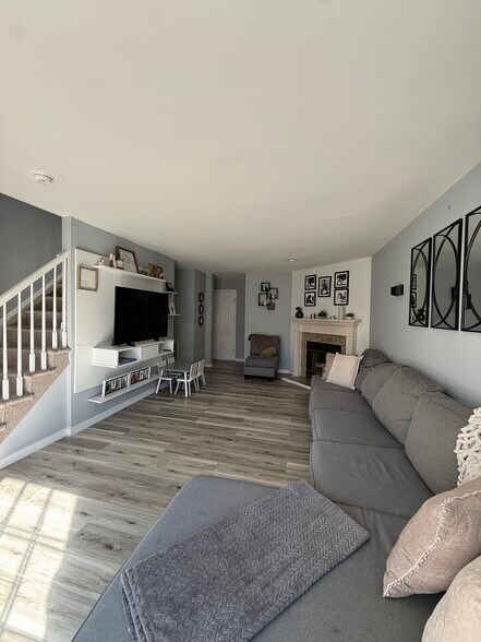 Building Photo - 334 Bowler Ct