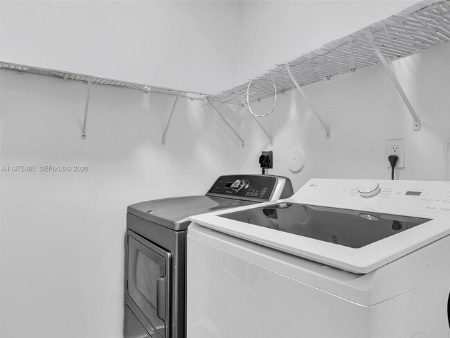 Building Photo - 4962 SW 32nd Way