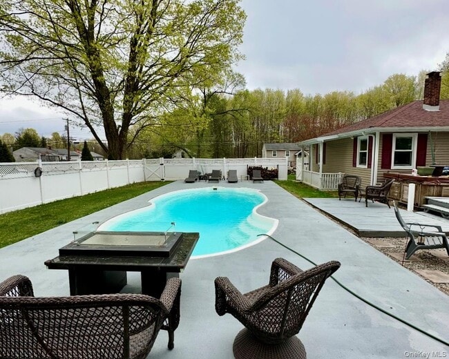 Building Photo - 946 NY-311