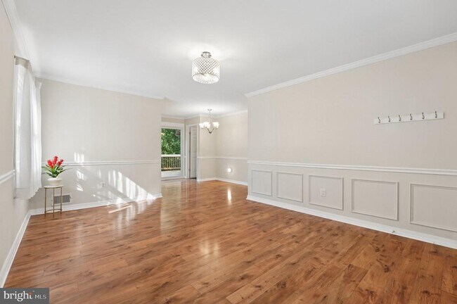 Building Photo - 229 Cabbel Dr