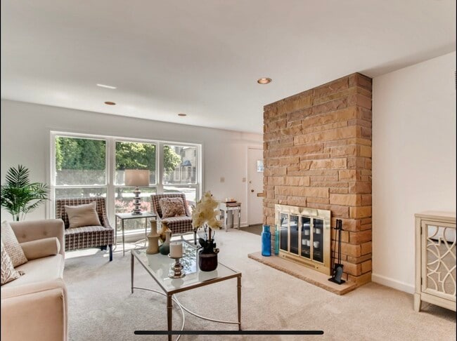 Building Photo - 1058 Wilmette Ave