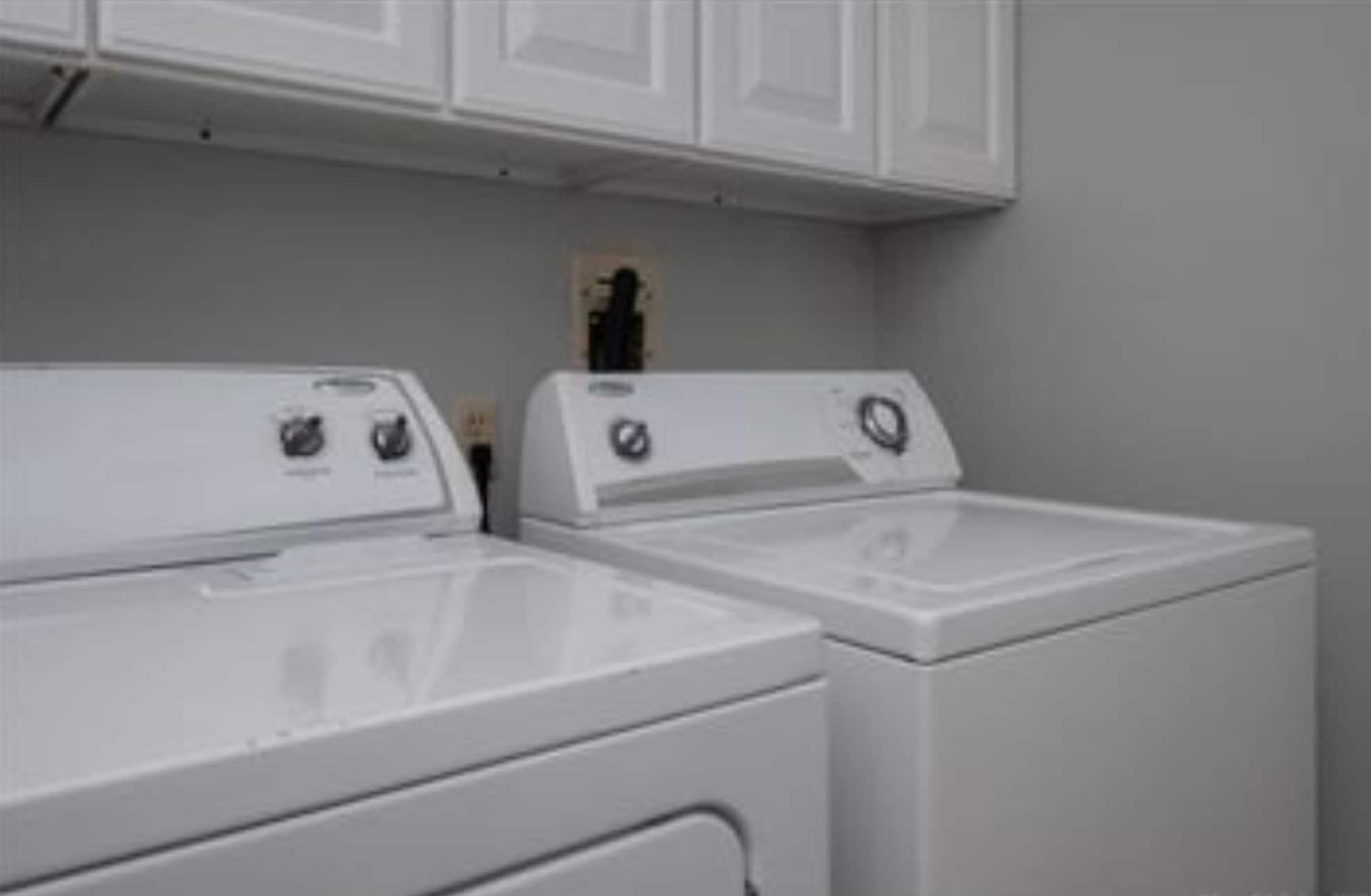 Building Photo - 705 Lake Ave