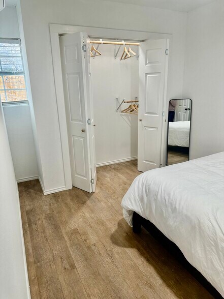 Building Photo - 115 Mist Flower Dr