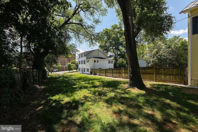 Building Photo - 550 N Loudoun St
