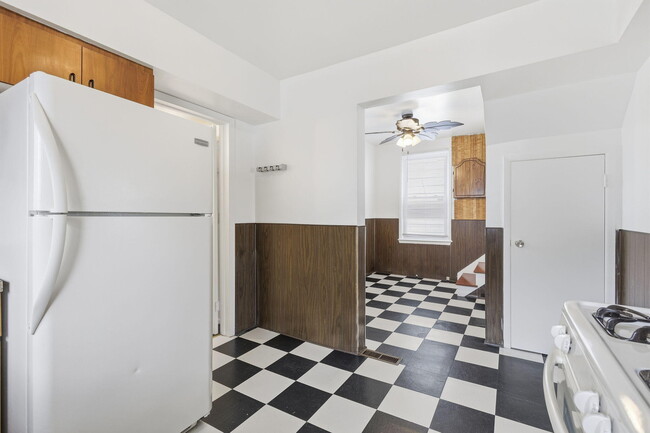 Building Photo - 314 W Muir Ave