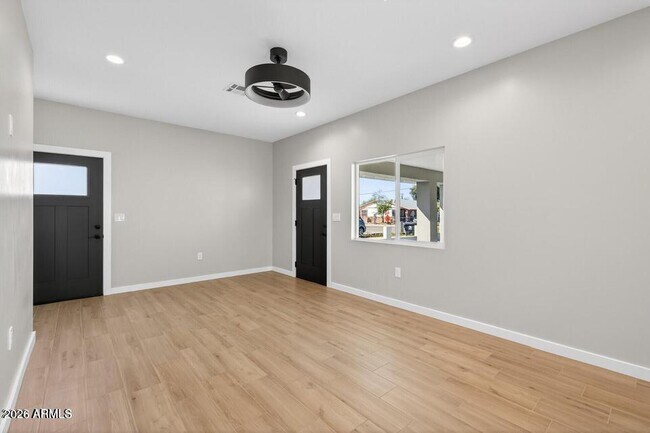 Building Photo - 739 S Central Ave