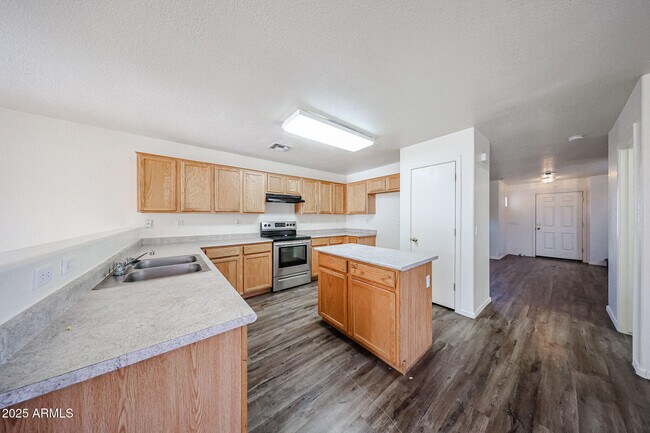 Building Photo - 2428 S 84th Gln