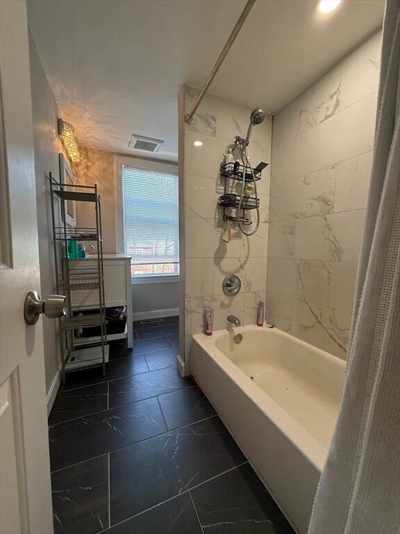 Building Photo - 86 Oak St